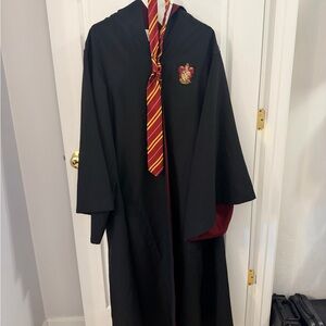 The Wizarding World of Harry Potter Universal Studios Gryffindor robe